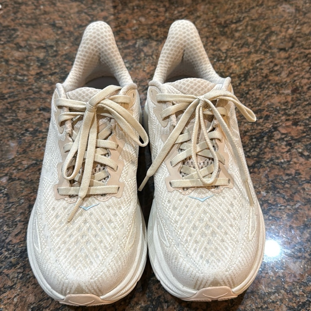 Clifton 9 Running Shoe